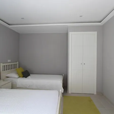 Sleeps 8 Pool Air Con T609006 Βίλα