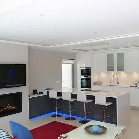 Sleeps 8 Pool Air Con T609006 Βίλα