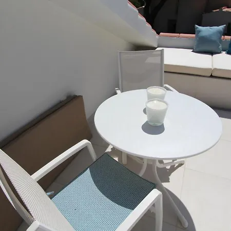 Βίλα Sleeps 8 Pool Air Con T609006 *